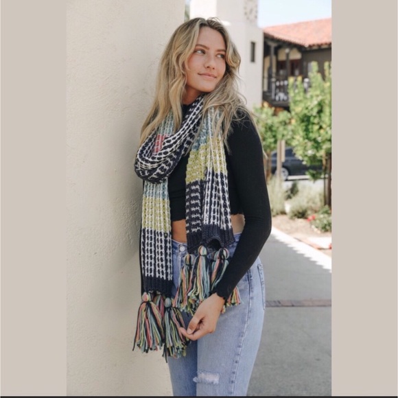 SALE OVERSIZED COLOR BLOCKED SCARF W/FRINGE - Picture 3 of 5